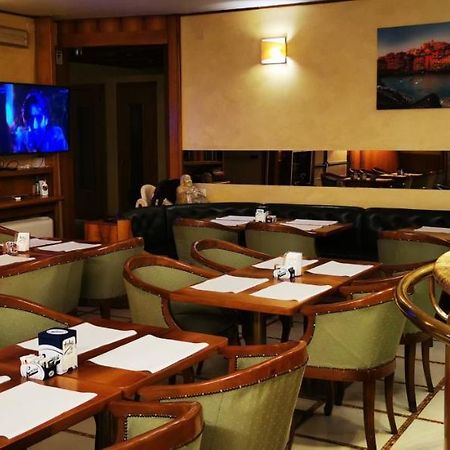 New Alexander Hotel Genoa Bagian luar foto