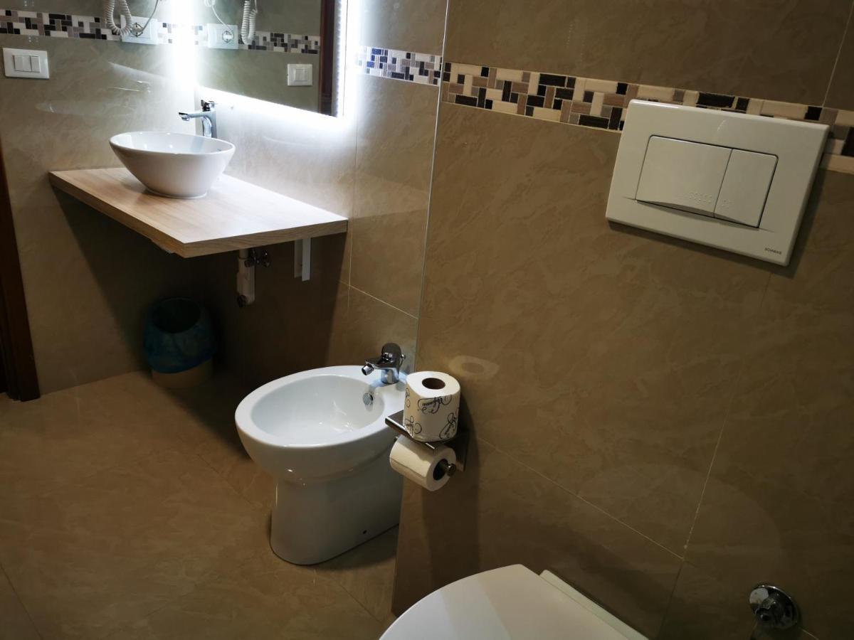 New Alexander Hotel Genoa Bagian luar foto