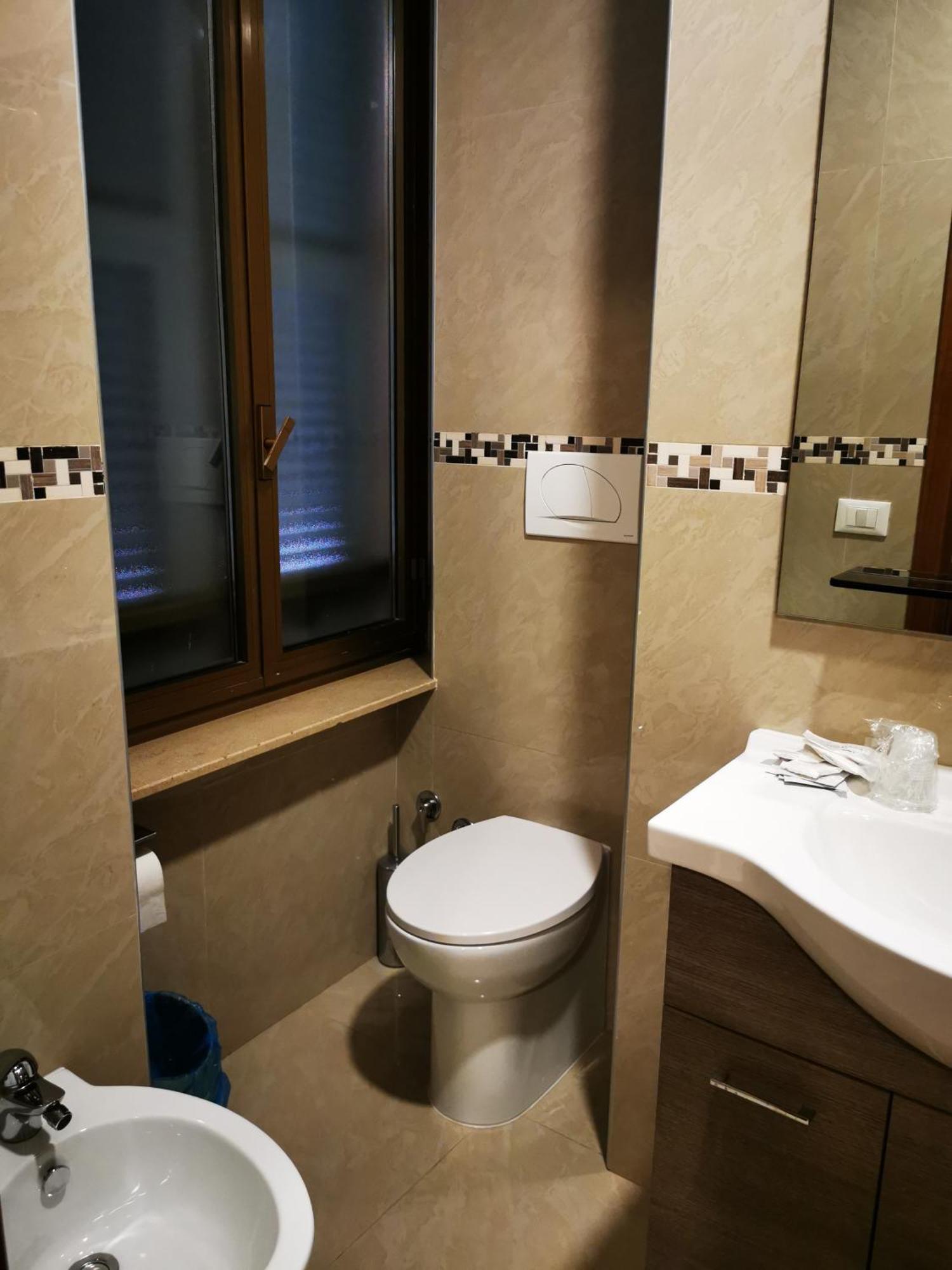 New Alexander Hotel Genoa Bagian luar foto