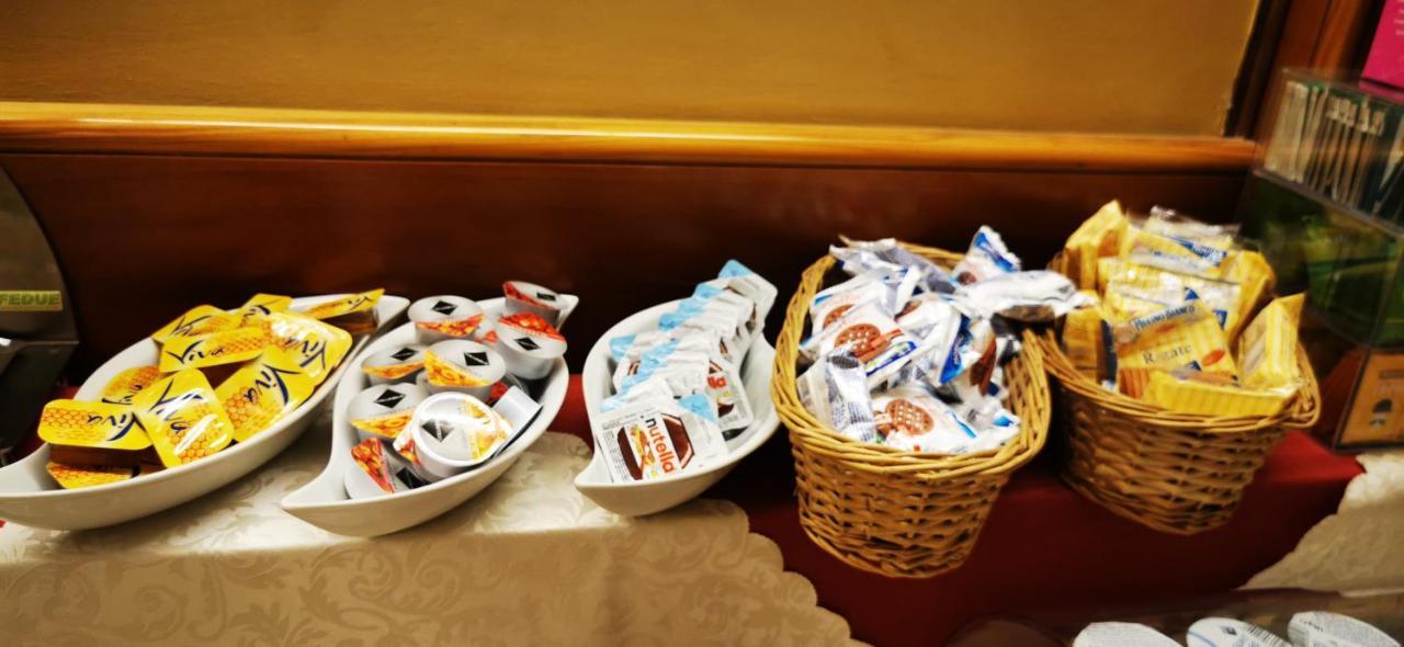 New Alexander Hotel Genoa Bagian luar foto