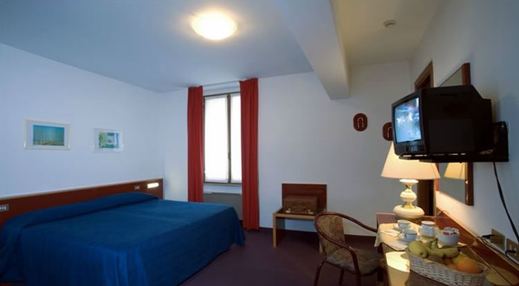 New Alexander Hotel Genoa Bagian luar foto