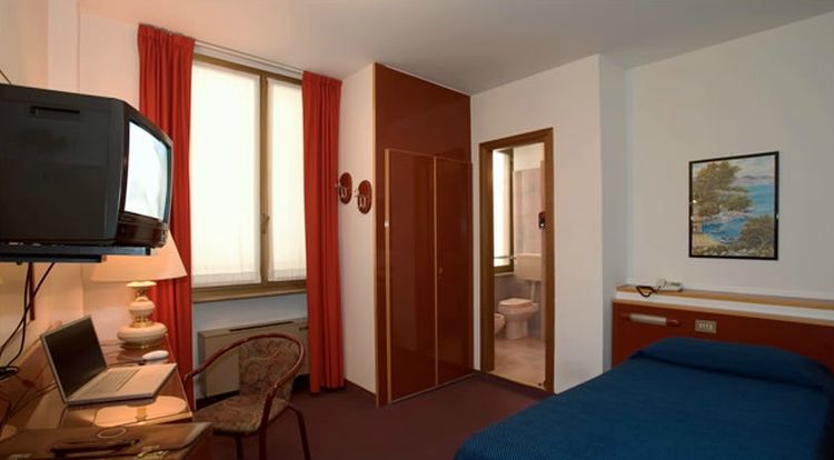 New Alexander Hotel Genoa Bagian luar foto